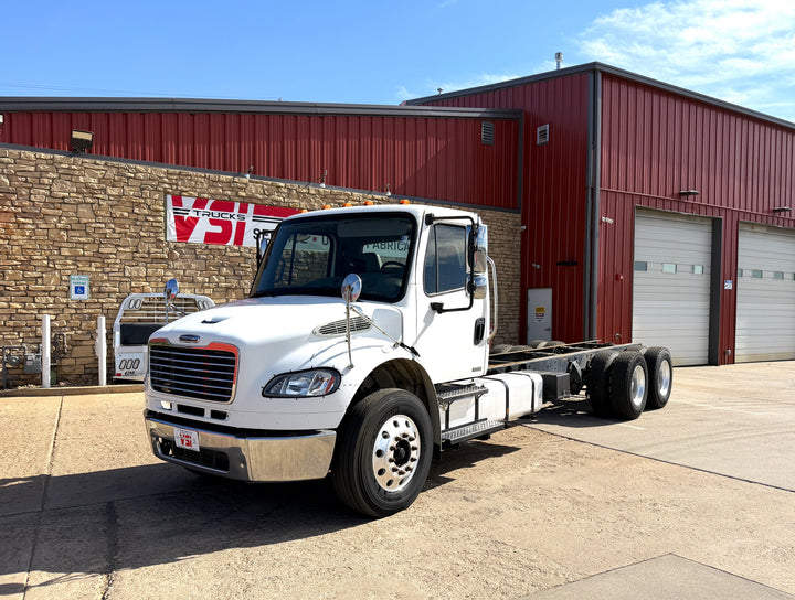 2009 Freightliner M2106 20ft Cab and Chassis