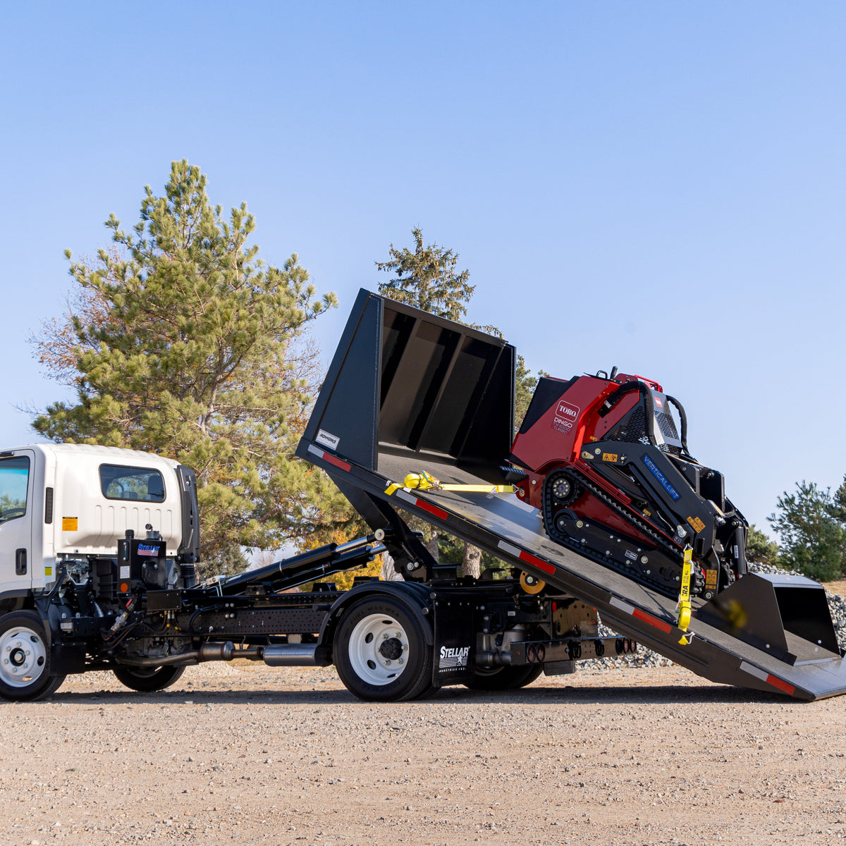 NXT™ SERIES HOOKLIFT – VSI UPFITTERS