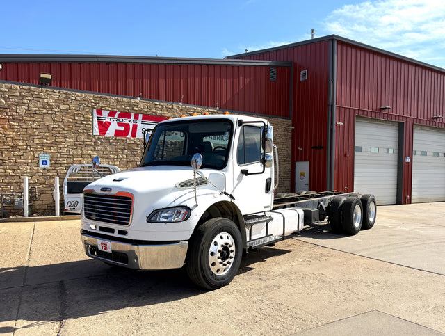 2009 Freightliner M2106 20ft Cab and Chassis