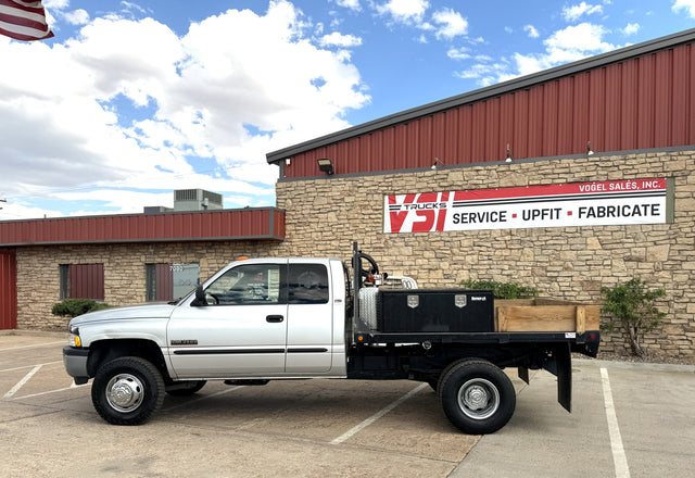 2002 DODGE RAM 3500 6 SPEED MANUAL, 4X4 8ft FLATBED